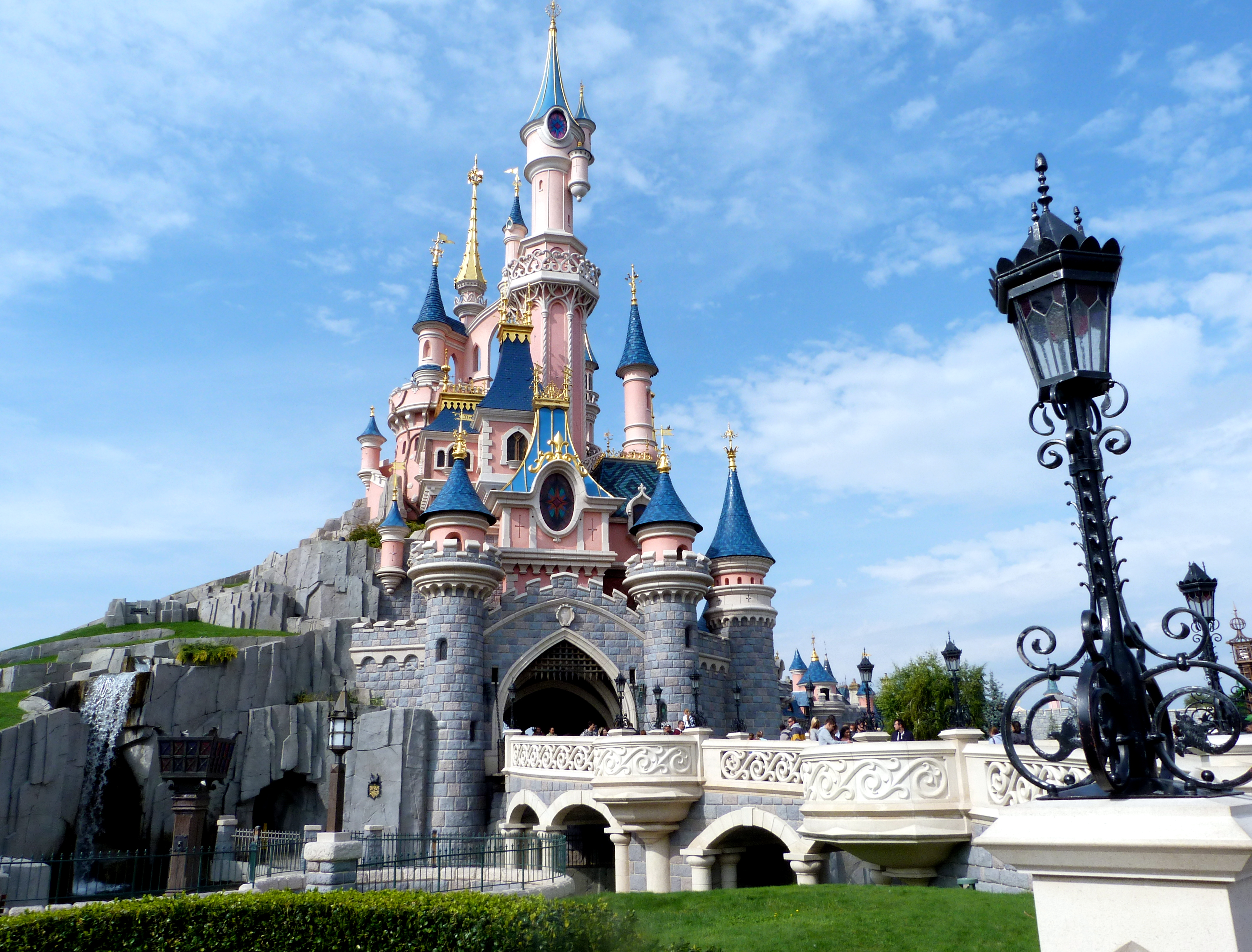 PARIS disneyland HOSTAL de jovenes